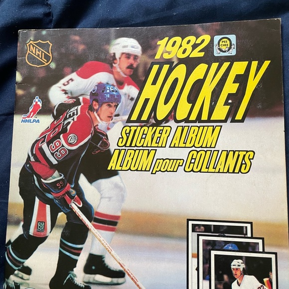 1982 NHL sticker album - Picture 1 of 8